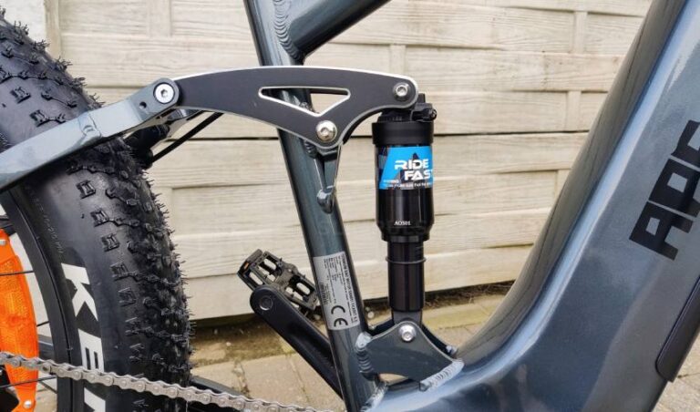 Suspension pneumatique avec compression d'air ajustable Suspension pneumatique avec compression d'air ajustable