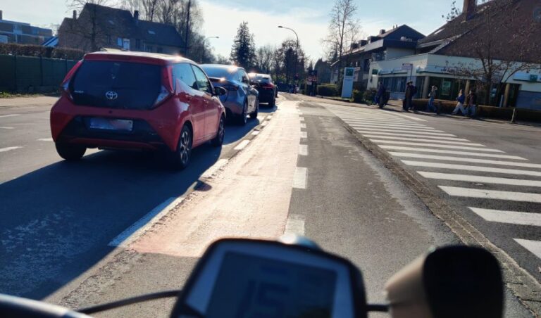 vélo plus rapide que la voiture dans les embouteillages